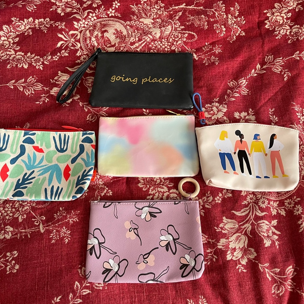 Set of 5 cosmetic bags